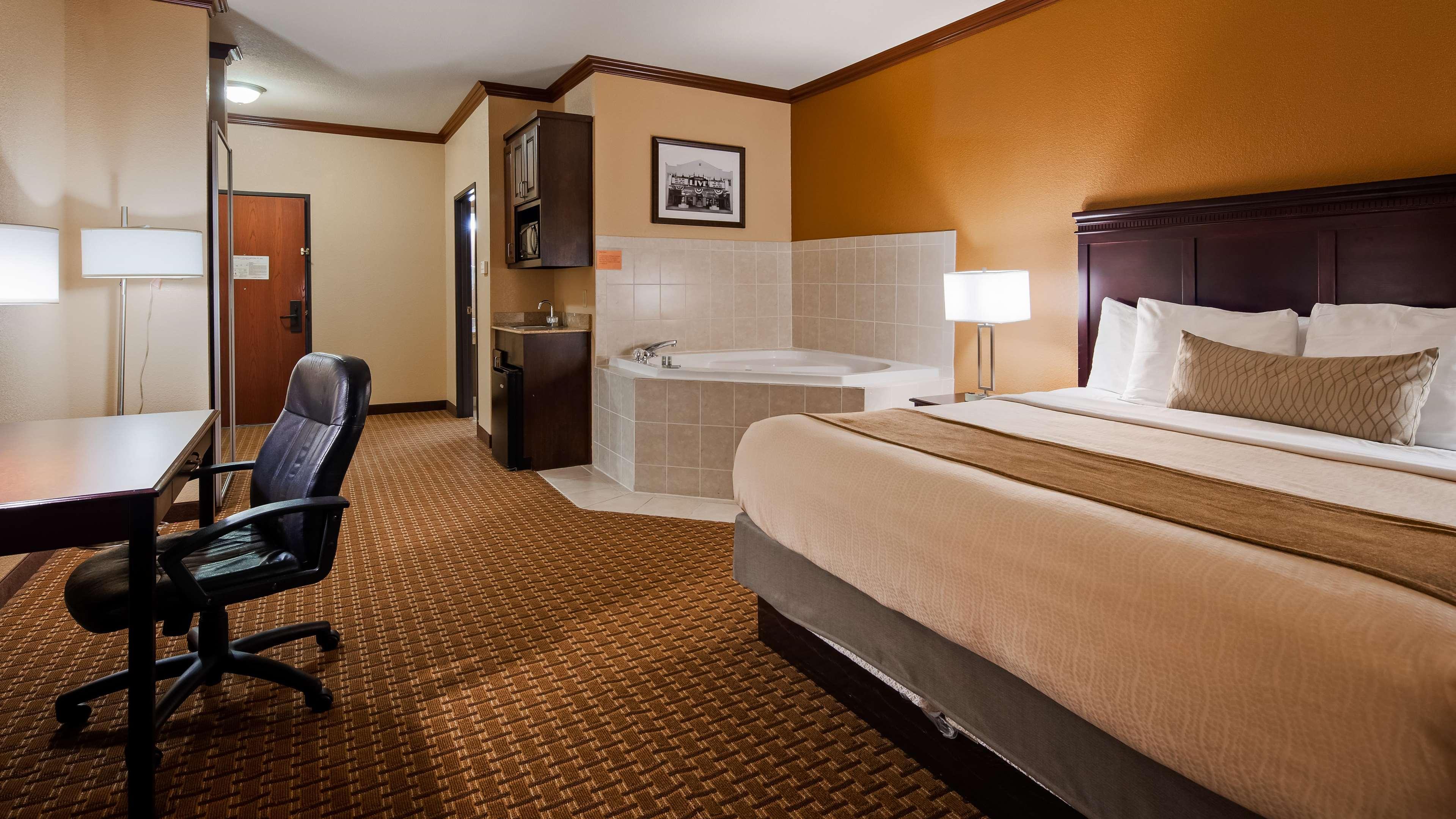 Best Western Granbury Inn And Suites Екстериор снимка