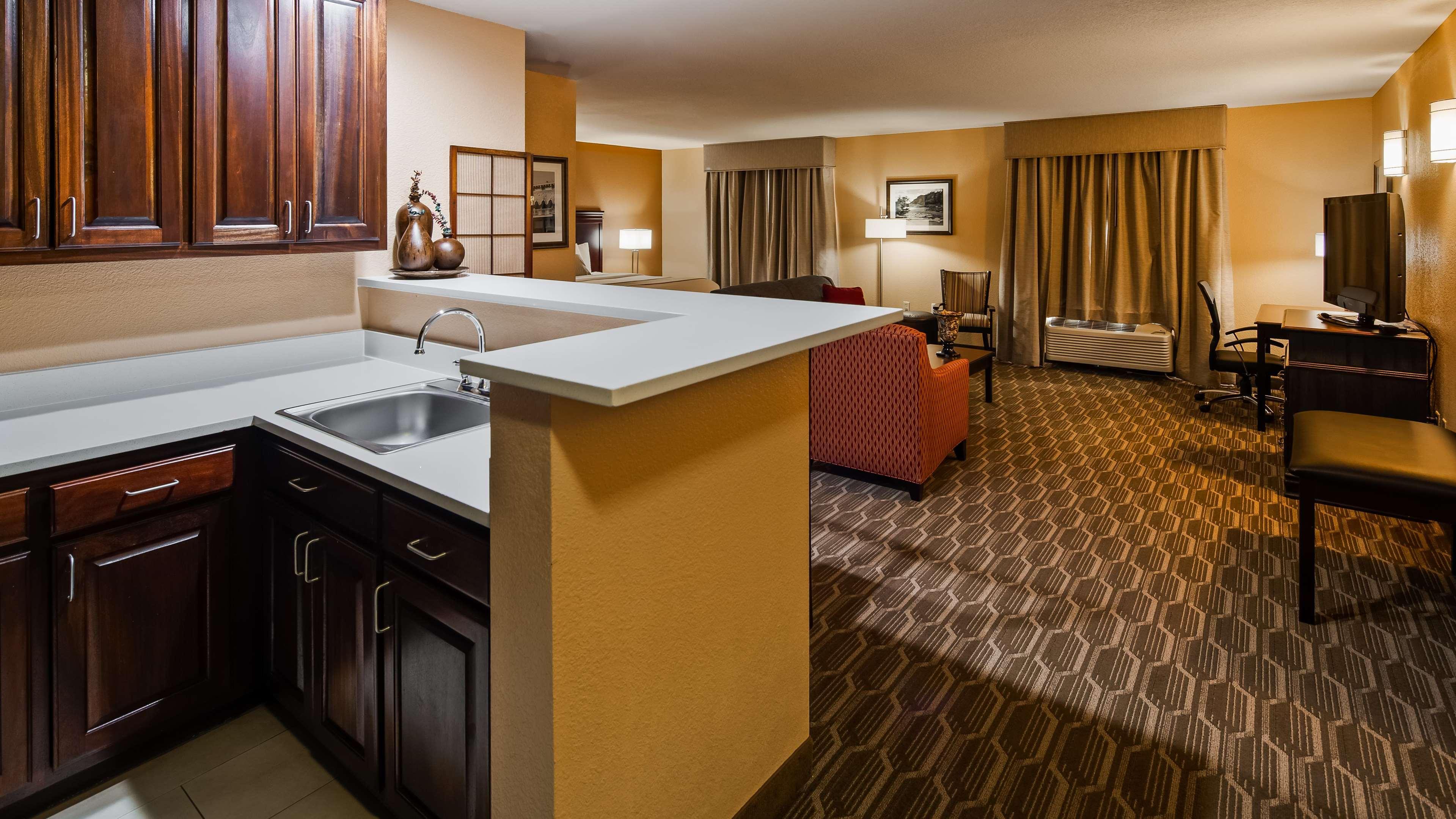Best Western Granbury Inn And Suites Екстериор снимка